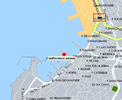 Mappa di Trieste con l'indicazione della sede dell'evento e quella della stazione ferroviaria.